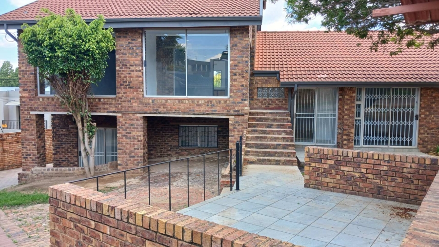 To Let 2 Bedroom Property for Rent in Hurlingham Manor Gauteng