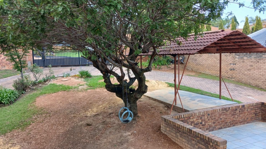 To Let 2 Bedroom Property for Rent in Hurlingham Manor Gauteng