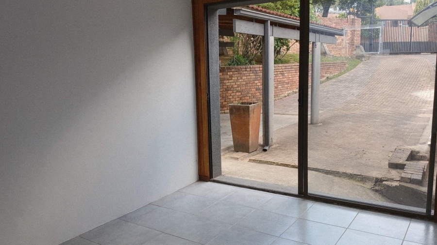 To Let 2 Bedroom Property for Rent in Hurlingham Manor Gauteng