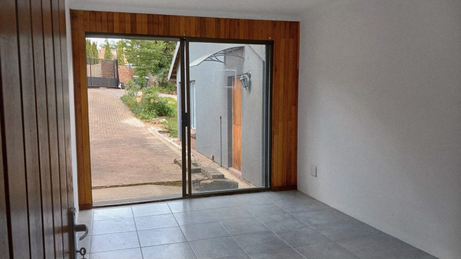 To Let 2 Bedroom Property for Rent in Hurlingham Manor Gauteng