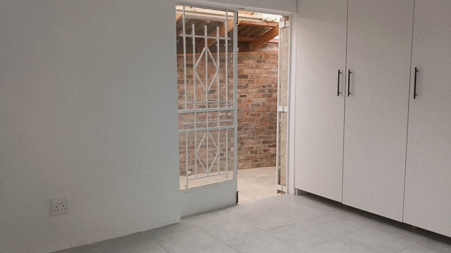 To Let 2 Bedroom Property for Rent in Hurlingham Manor Gauteng