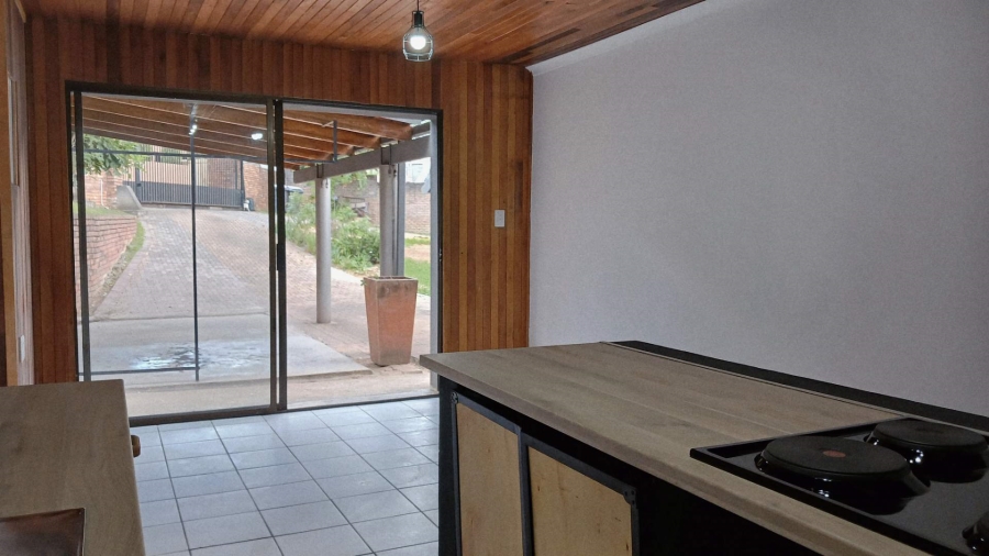 To Let 2 Bedroom Property for Rent in Hurlingham Manor Gauteng