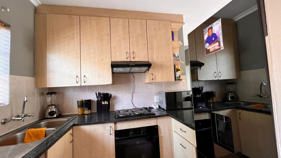 2 Bedroom Property for Sale in Roodepoort Gauteng