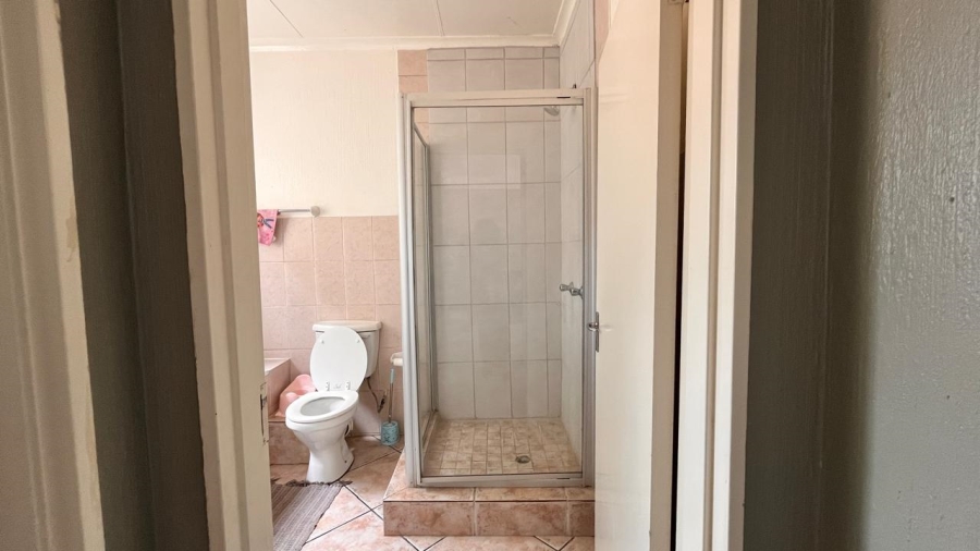 2 Bedroom Property for Sale in Roodepoort Gauteng