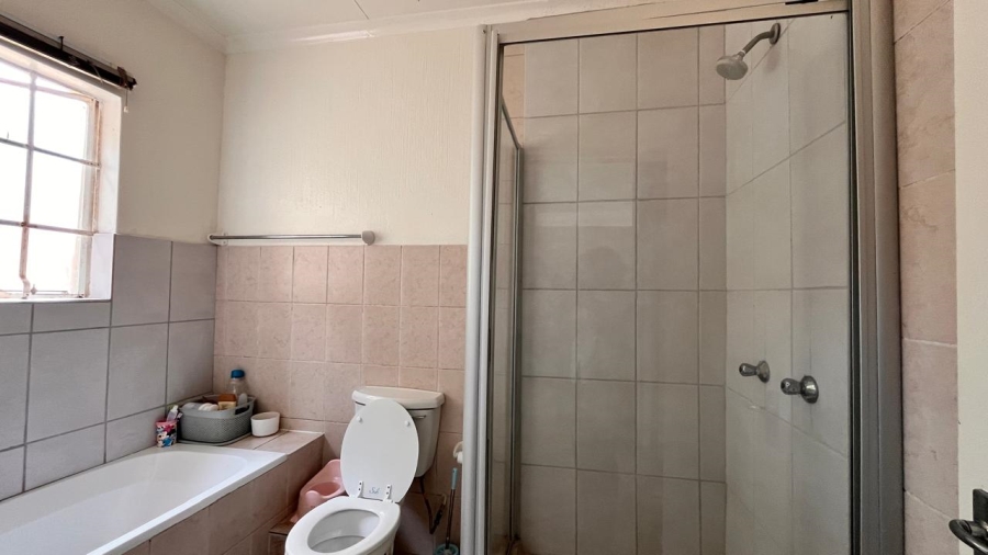 2 Bedroom Property for Sale in Roodepoort Gauteng