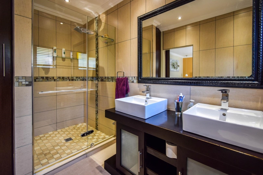 5 Bedroom Property for Sale in Bronkhorstbaai Dorp Gauteng