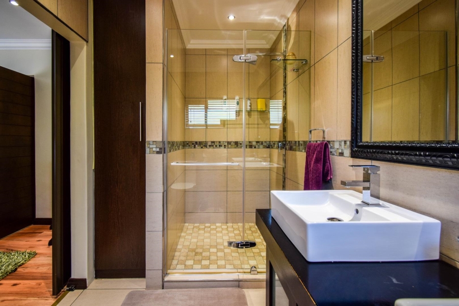 5 Bedroom Property for Sale in Bronkhorstbaai Dorp Gauteng