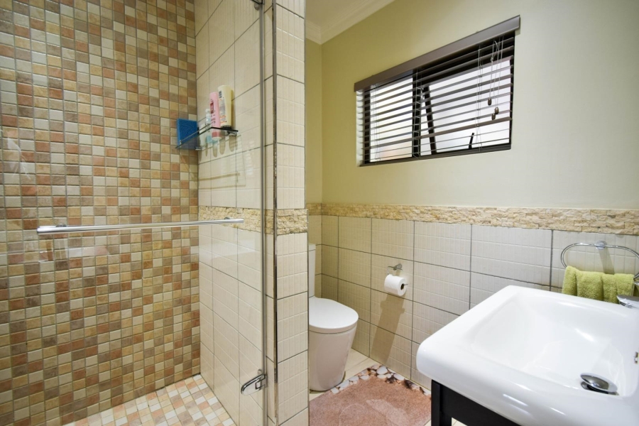 5 Bedroom Property for Sale in Bronkhorstbaai Dorp Gauteng