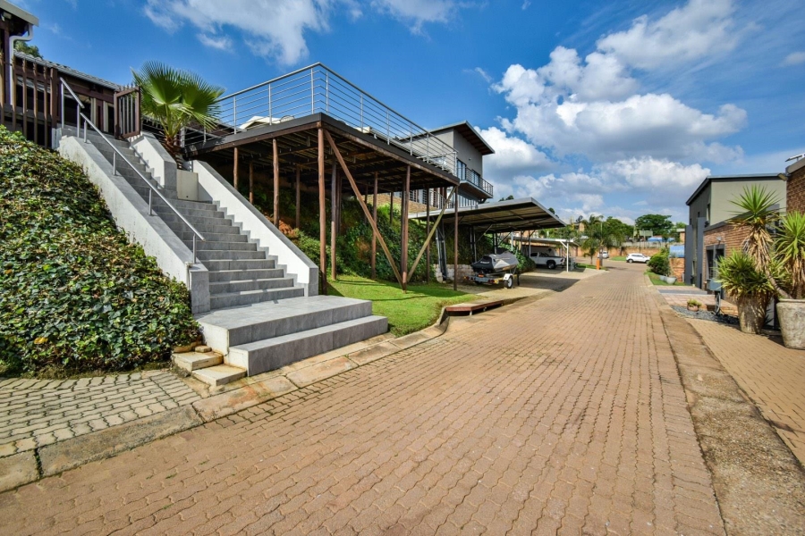 5 Bedroom Property for Sale in Bronkhorstbaai Dorp Gauteng