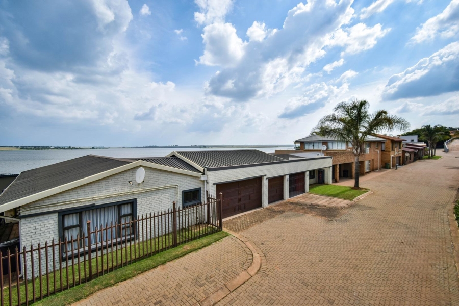 5 Bedroom Property for Sale in Bronkhorstbaai Dorp Gauteng