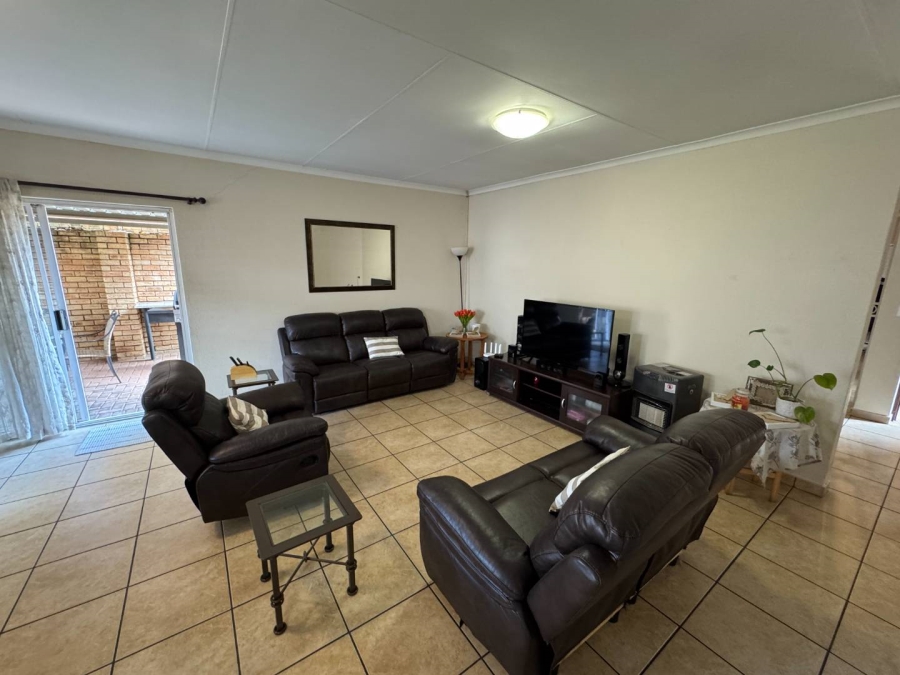 3 Bedroom Property for Sale in New Redruth Gauteng