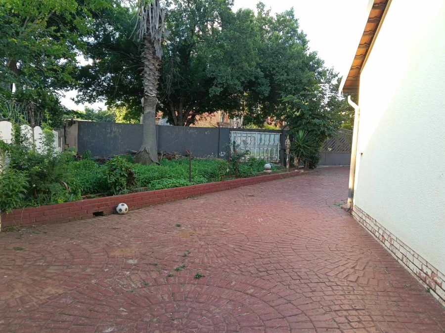 4 Bedroom Property for Sale in Crystal Park Gauteng