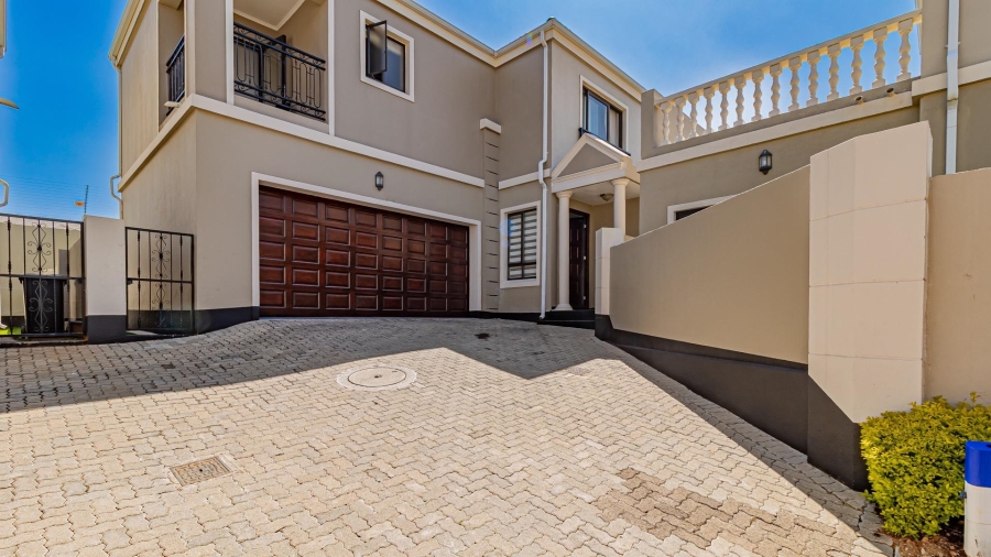 3 Bedroom Property for Sale in Fourways Gauteng