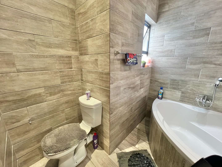 3 Bedroom Property for Sale in Zambezi Manor Lifestyle Estate Gauteng