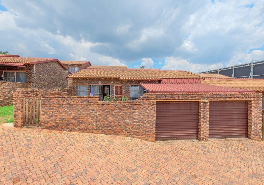 3 Bedroom Property for Sale in Buccleuch Gauteng