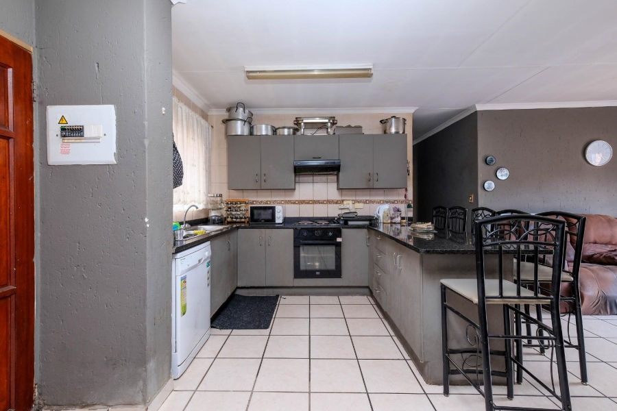 3 Bedroom Property for Sale in Buccleuch Gauteng