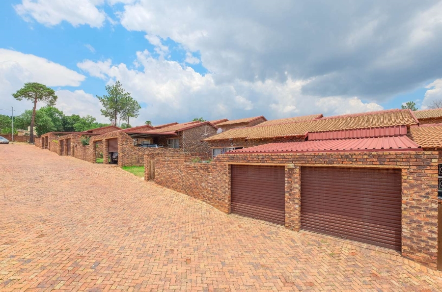 3 Bedroom Property for Sale in Buccleuch Gauteng