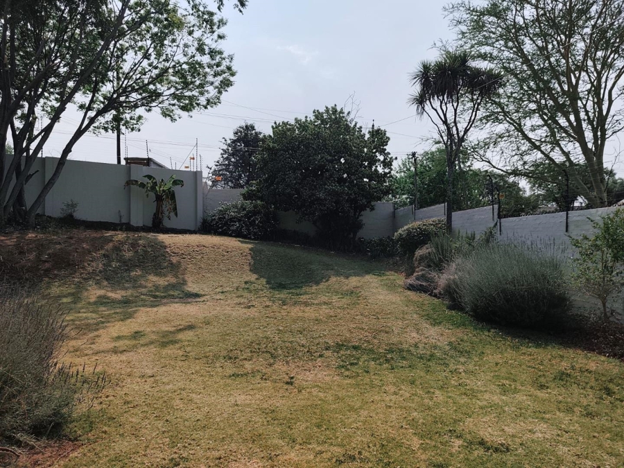 To Let 4 Bedroom Property for Rent in Waterkloof Ridge Gauteng