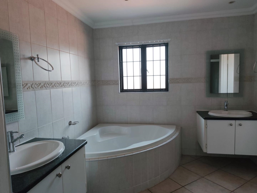 To Let 4 Bedroom Property for Rent in Waterkloof Ridge Gauteng