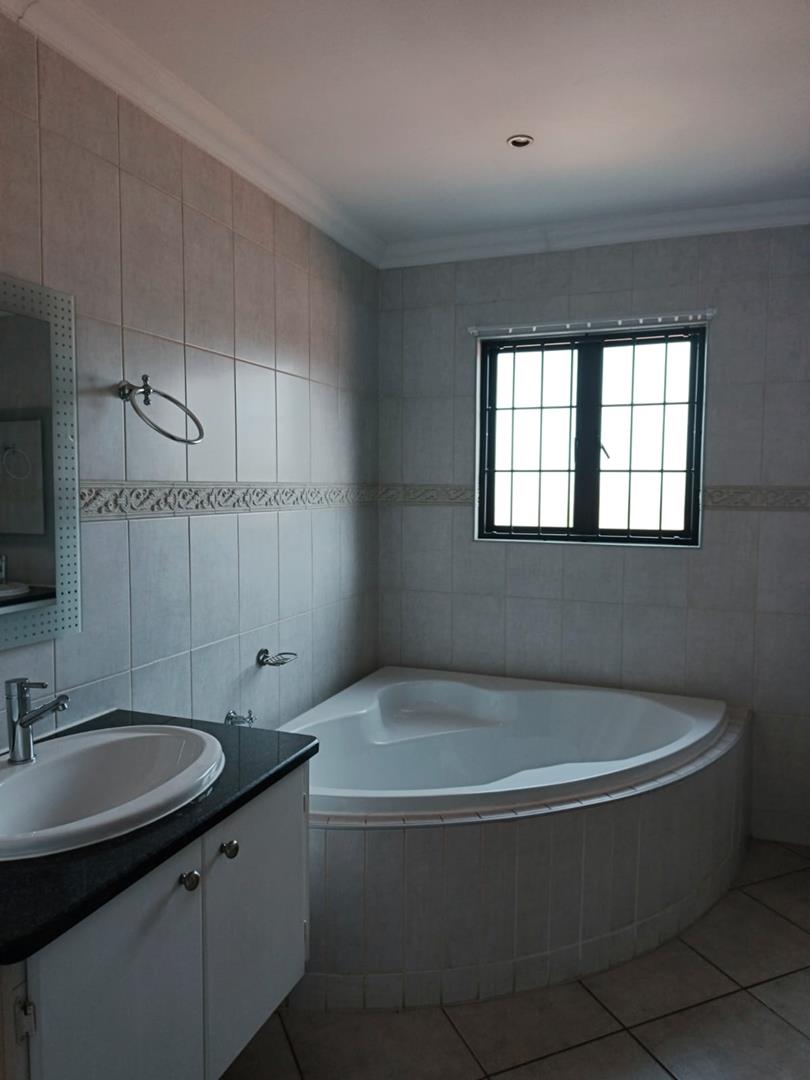 To Let 4 Bedroom Property for Rent in Waterkloof Ridge Gauteng