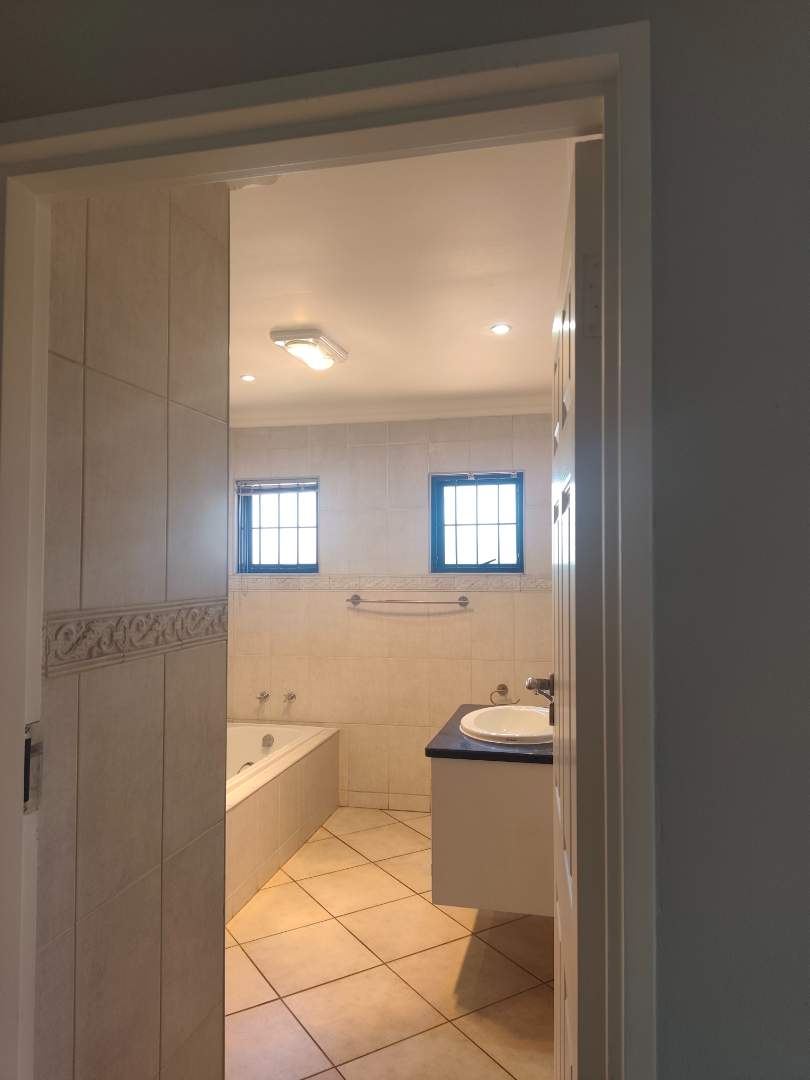 4 Bedroom Property for Sale in Waterkloof Ridge Gauteng