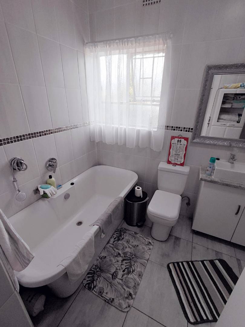 4 Bedroom Property for Sale in Birchleigh Gauteng