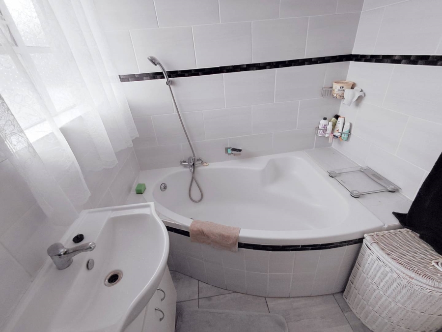 4 Bedroom Property for Sale in Birchleigh Gauteng