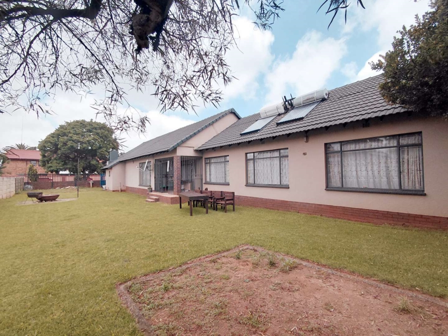 4 Bedroom Property for Sale in Birchleigh Gauteng