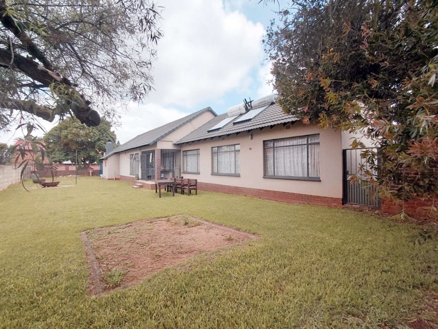 4 Bedroom Property for Sale in Birchleigh Gauteng