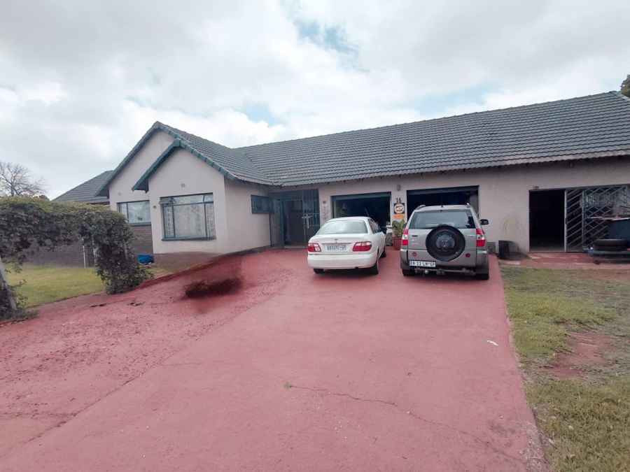 4 Bedroom Property for Sale in Birchleigh Gauteng