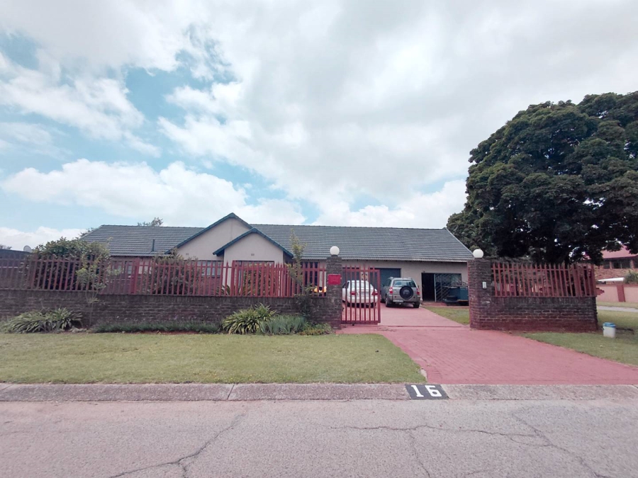 4 Bedroom Property for Sale in Birchleigh Gauteng