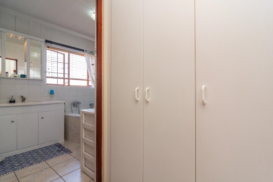 4 Bedroom Property for Sale in Willowbrook Gauteng