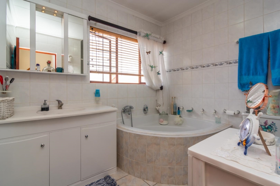 4 Bedroom Property for Sale in Willowbrook Gauteng