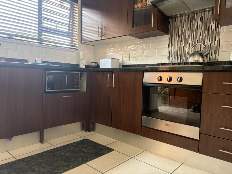 2 Bedroom Property for Sale in Mulbarton Gauteng