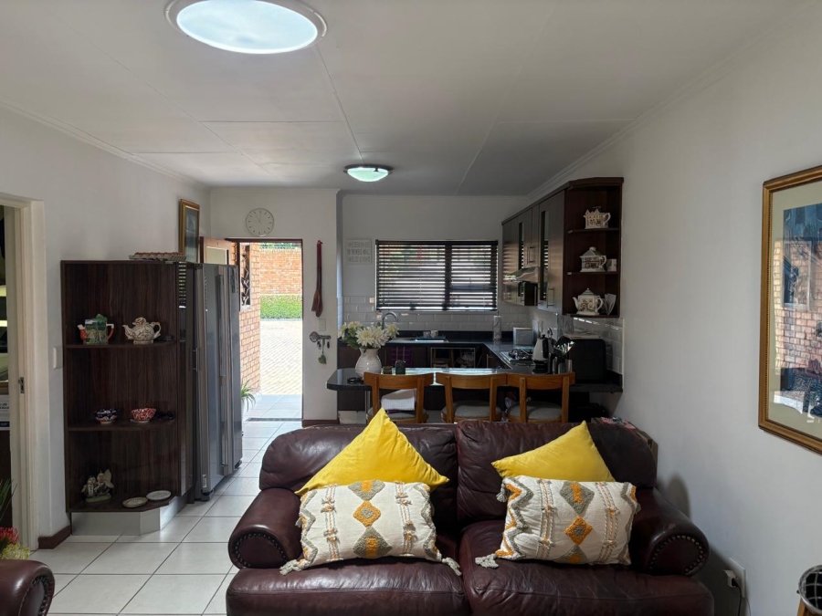 2 Bedroom Property for Sale in Mulbarton Gauteng