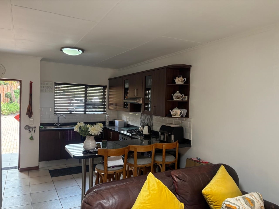 2 Bedroom Property for Sale in Mulbarton Gauteng