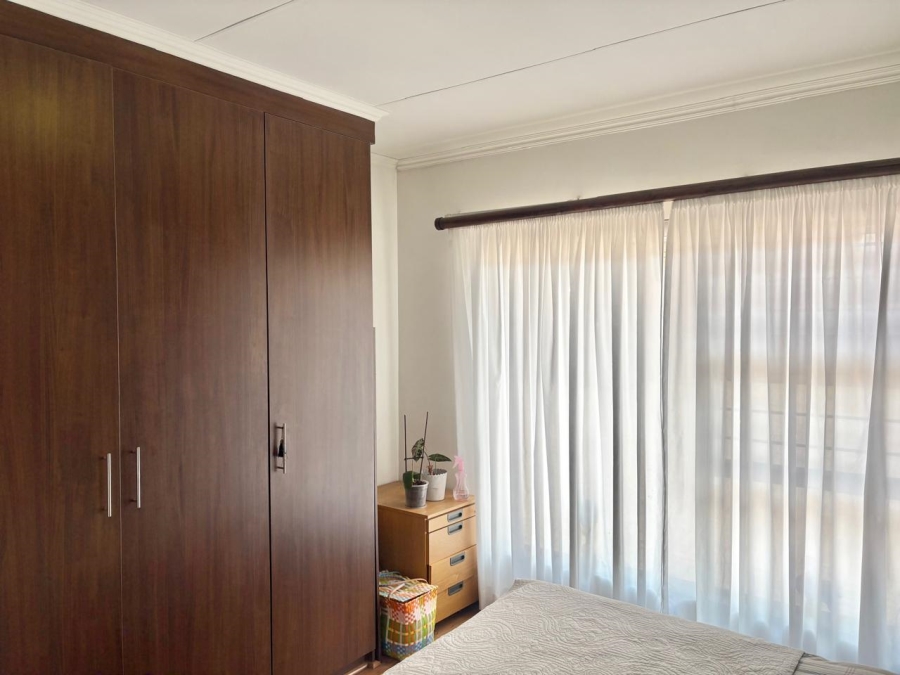 2 Bedroom Property for Sale in Mulbarton Gauteng