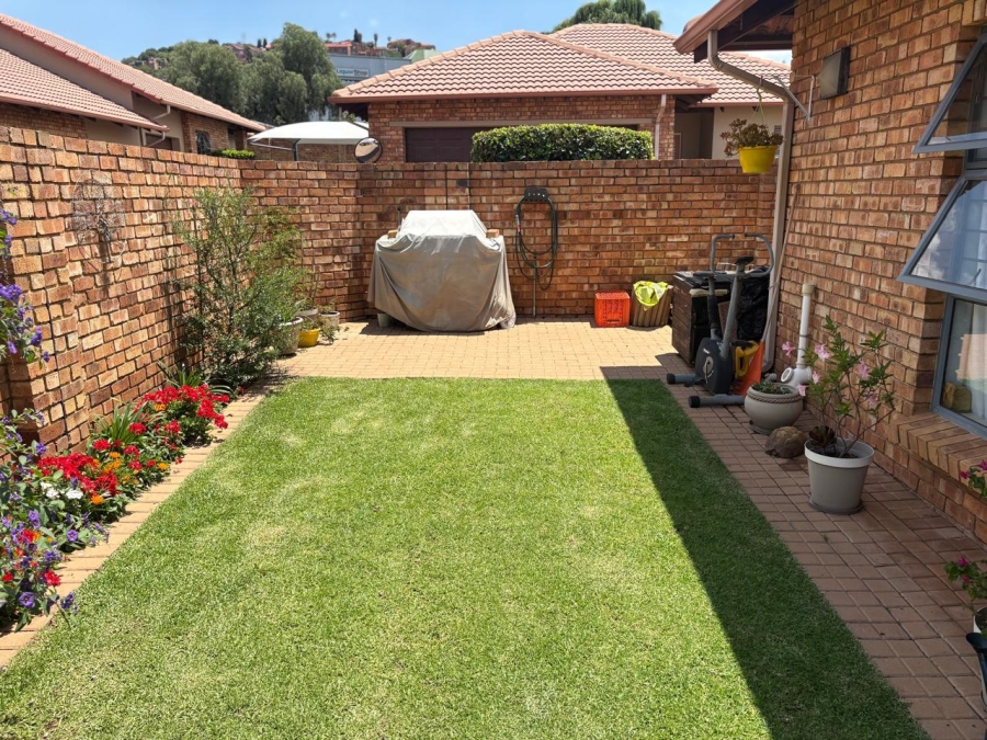 2 Bedroom Property for Sale in Mulbarton Gauteng