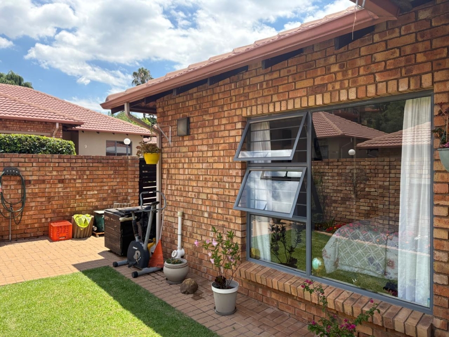 2 Bedroom Property for Sale in Mulbarton Gauteng