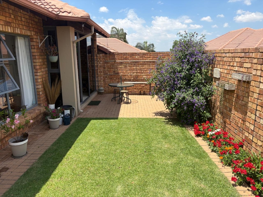 2 Bedroom Property for Sale in Mulbarton Gauteng