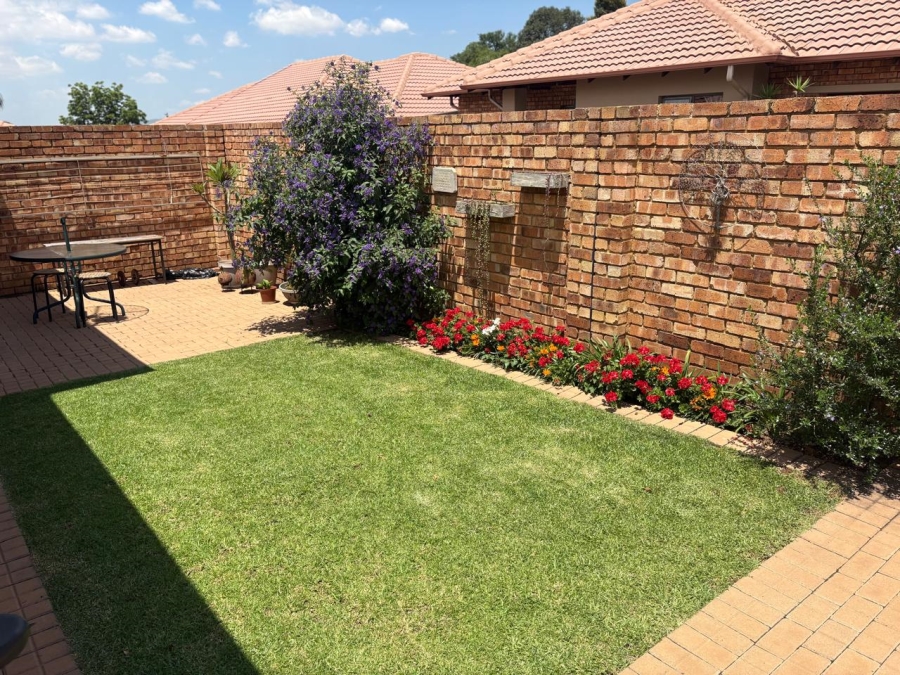2 Bedroom Property for Sale in Mulbarton Gauteng