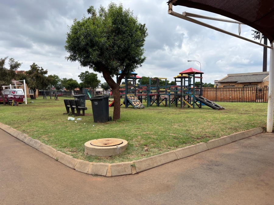 2 Bedroom Property for Sale in Protea Glen Gauteng