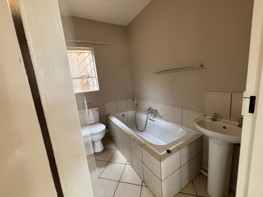 2 Bedroom Property for Sale in Protea Glen Gauteng