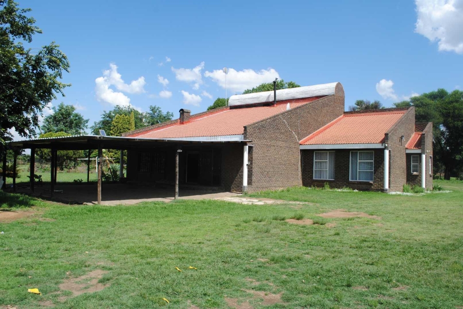 4 Bedroom Property for Sale in Buyscelia Gauteng