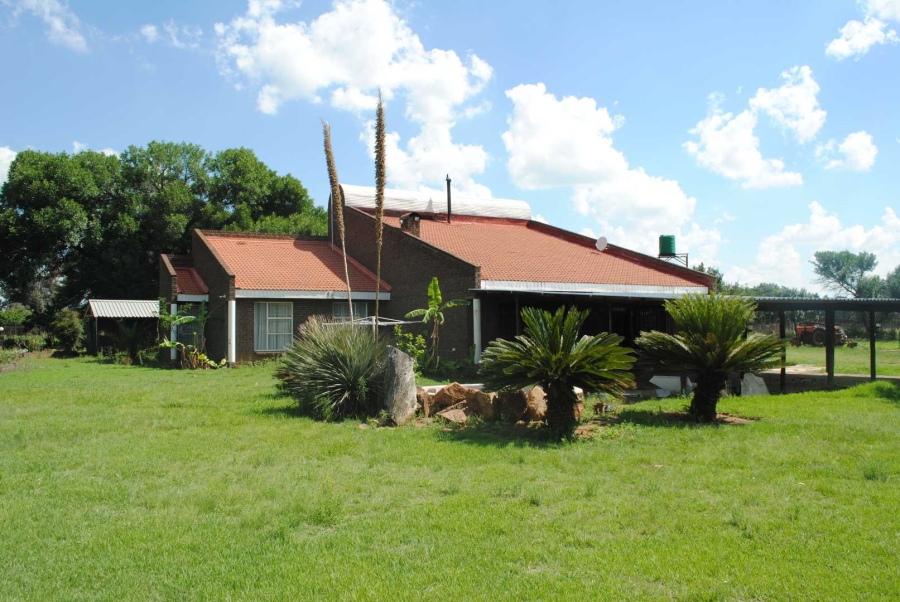 4 Bedroom Property for Sale in Buyscelia Gauteng