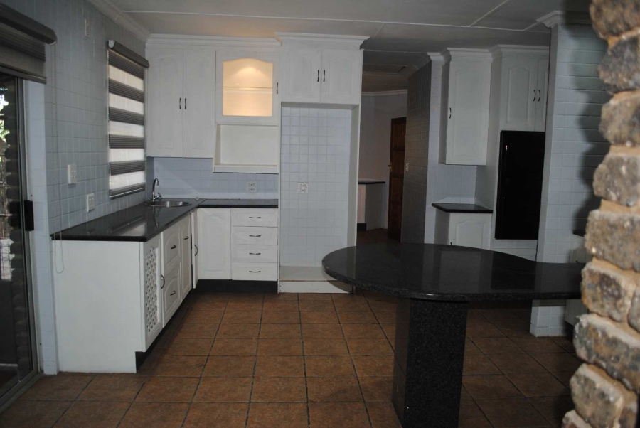 4 Bedroom Property for Sale in Buyscelia Gauteng