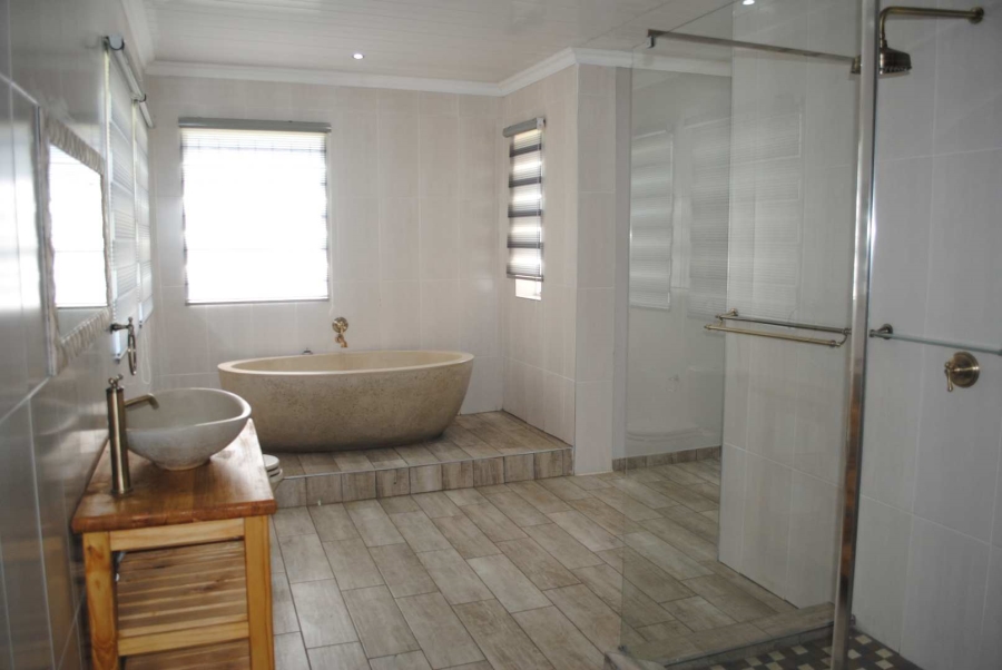 4 Bedroom Property for Sale in Buyscelia Gauteng