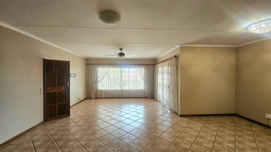 2 Bedroom Property for Sale in Faerie Glen Gauteng