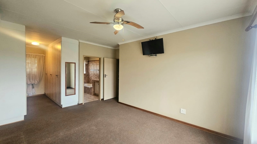2 Bedroom Property for Sale in Faerie Glen Gauteng