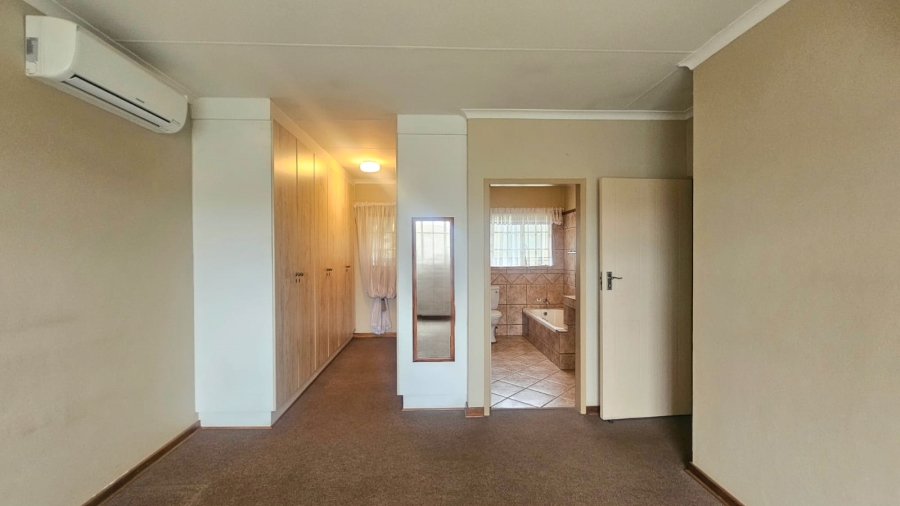 2 Bedroom Property for Sale in Faerie Glen Gauteng